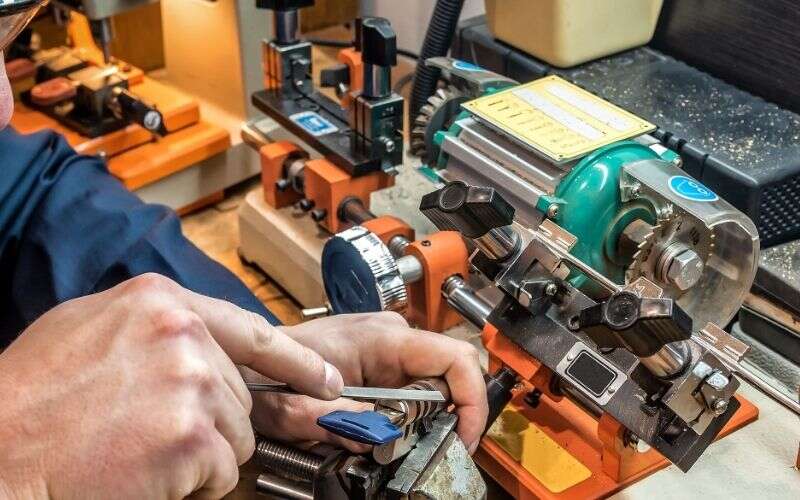 24/7 emergency car lockout service for locked vehicles in Leigh and surrounding areas